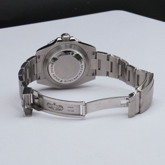 Rolex Sea-Dweller 4000 116600 Image 6